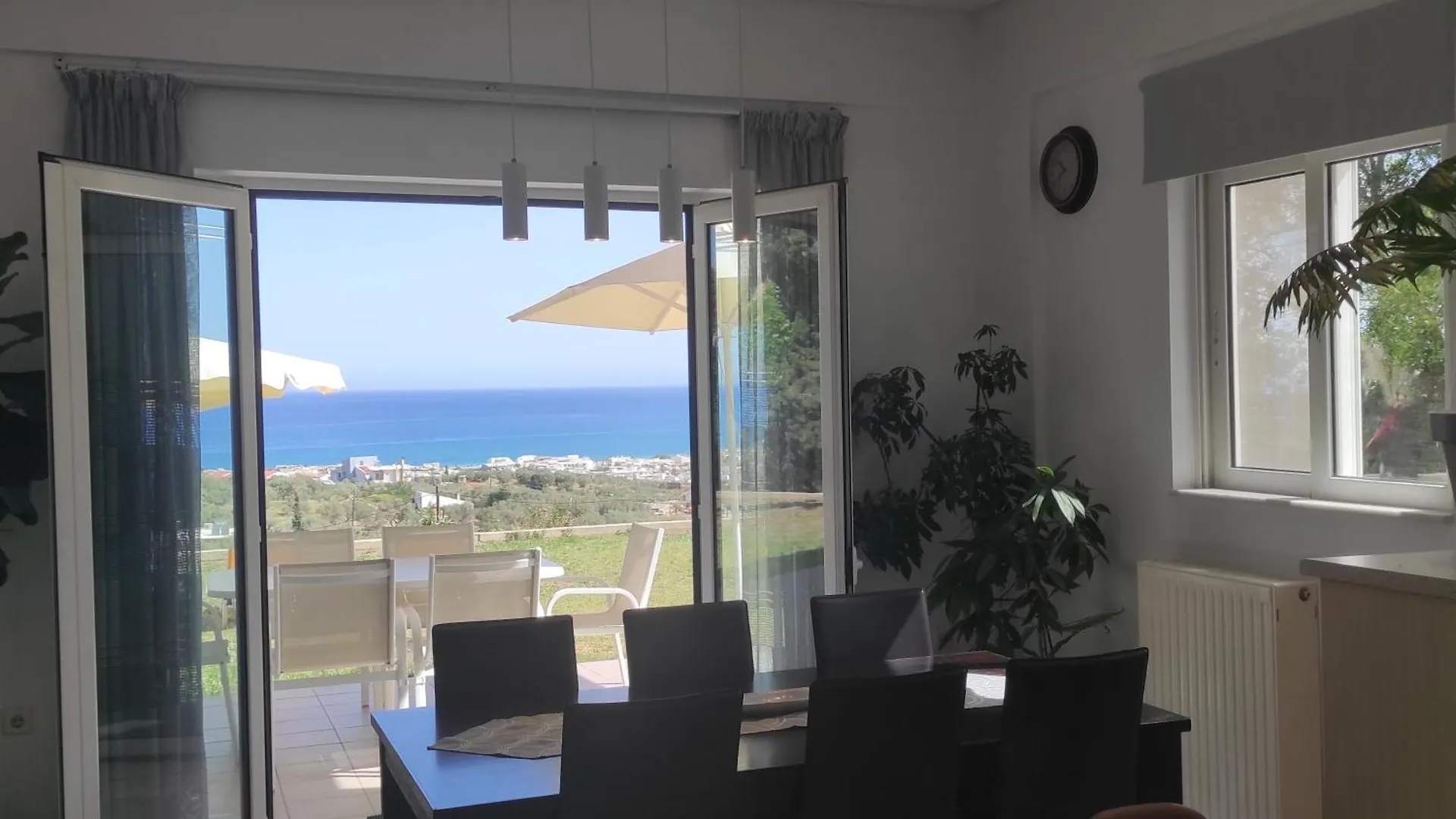 Sea Breeze Villa Resmo 0*,
